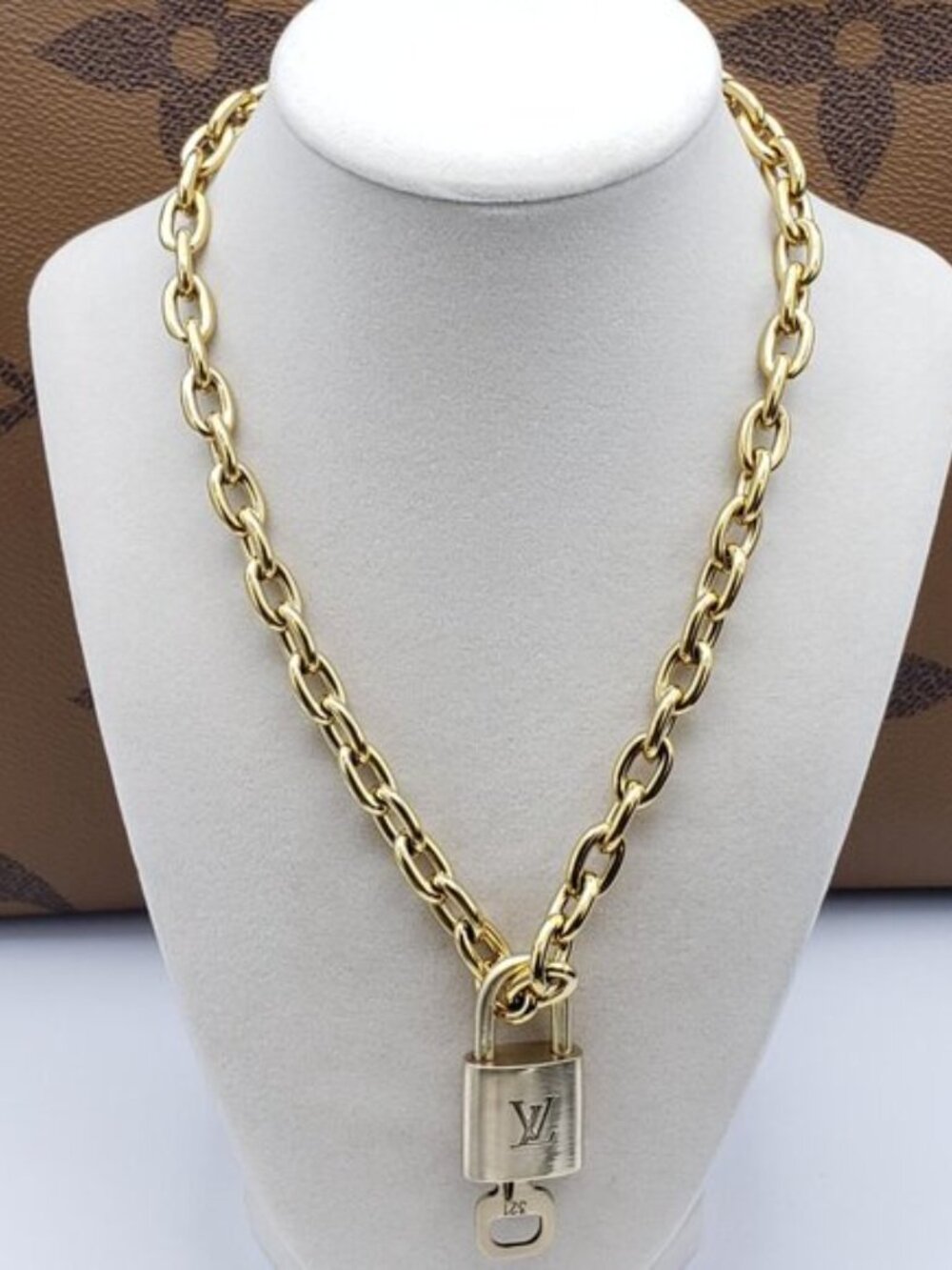 18K Gold-Plated Necklace with Authentic Louis Vuitton Padlock - Picture 12 of 12